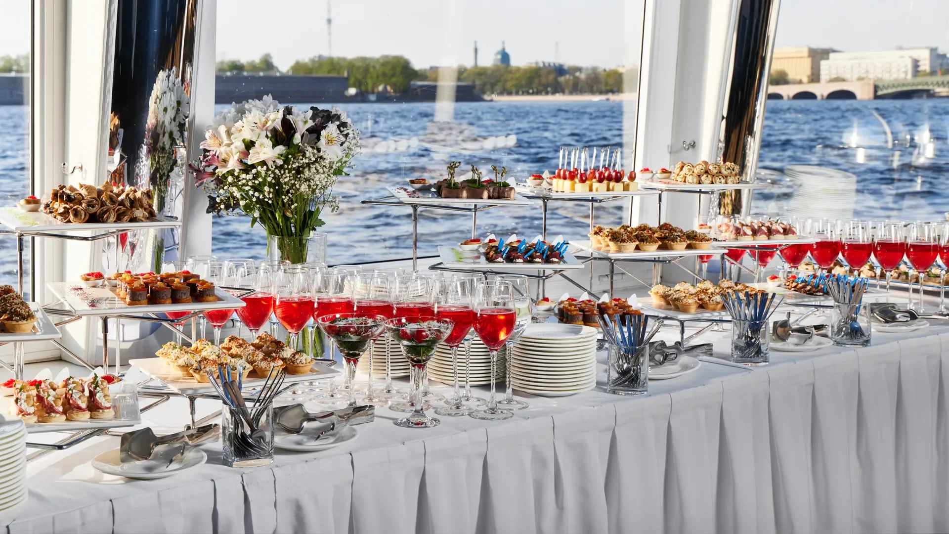 Yacht catering setting